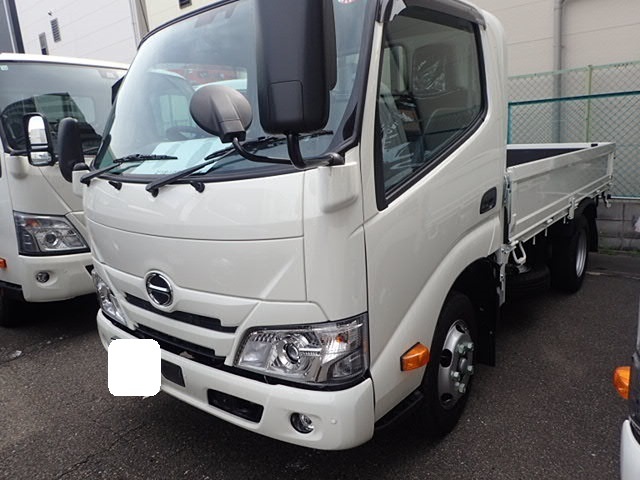 Hino DUTRO 2024