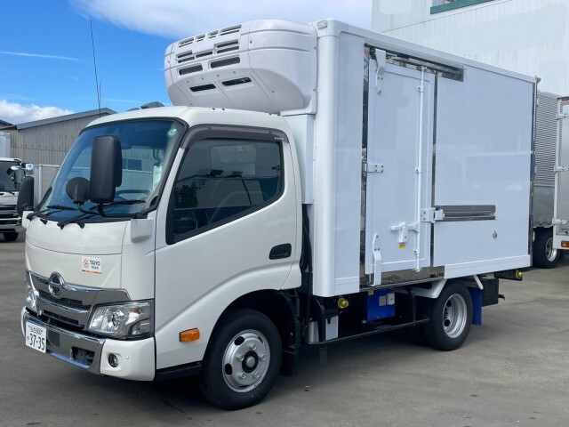 Hino DUTRO 2024