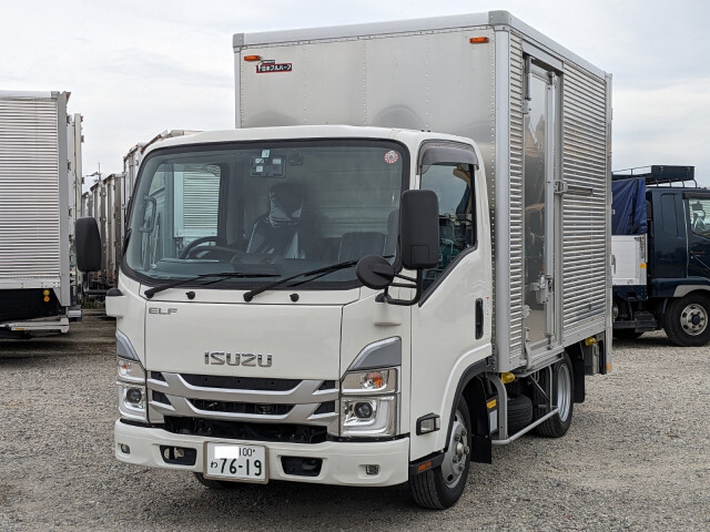 Isuzu ELF 2023