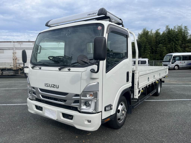 Isuzu ELF 2022