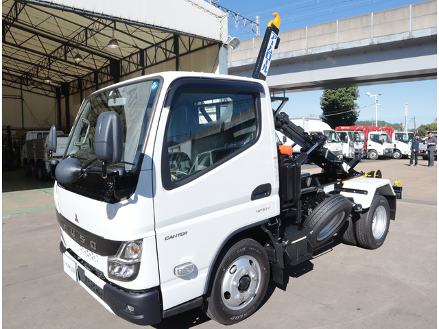 Mitsubishi CANTER 2023