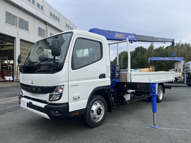 Mitsubishi CANTER 2023