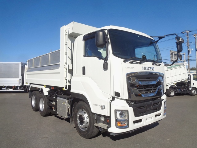 Isuzu GIGA 2022