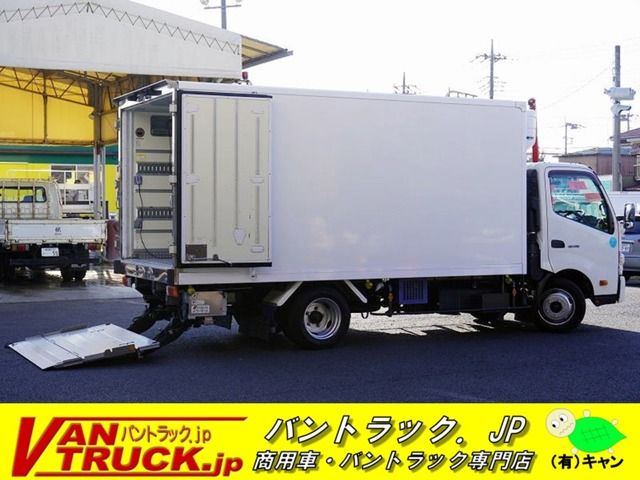 Mitsubishi CANTER 2023