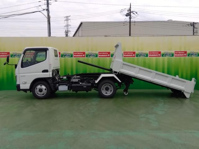 MITSUBISHI CANTER 2023