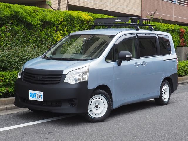 TOYOTA NOAH 2013