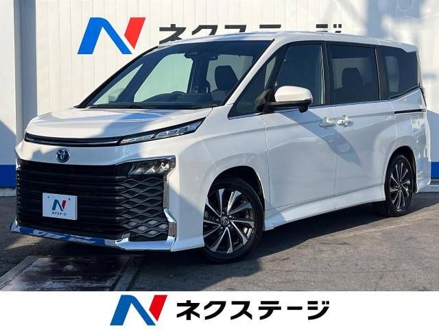 TOYOTA VOXY HYBRID 2022