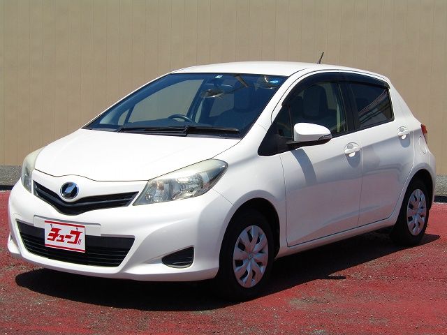 TOYOTA VITZ 2013