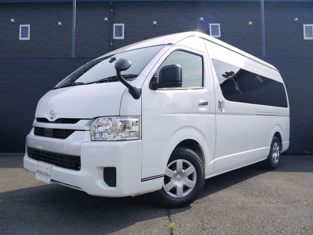 TOYOTA HIACE COMMUTER 2024