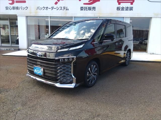 TOYOTA VOXY HYBRID 2022