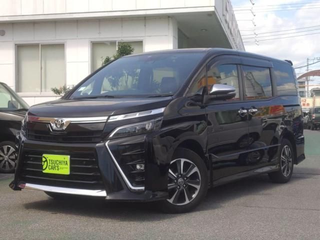 TOYOTA VOXY 2022