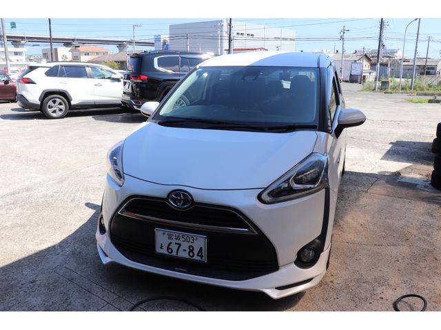 TOYOTA SIENTA HYBRID 2016