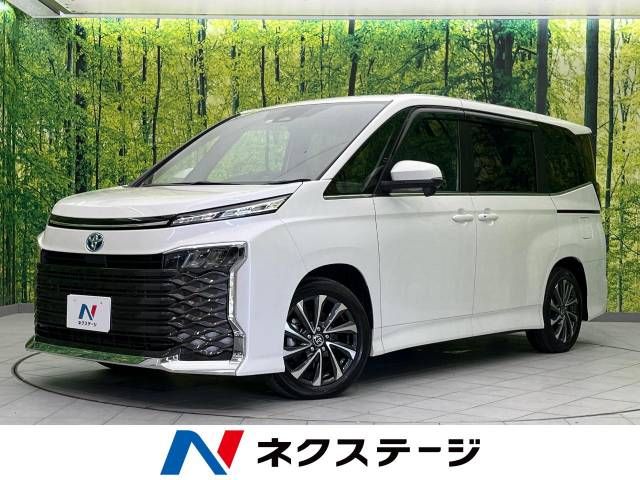 TOYOTA VOXY HYBRID 2022