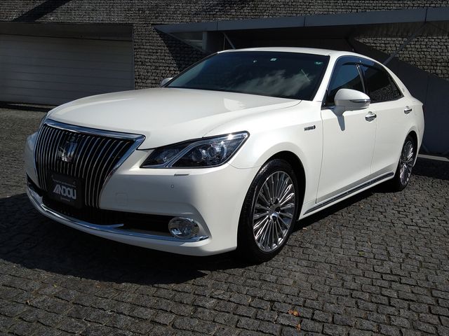 TOYOTA CROWN MAJESTA HYBRID 2016