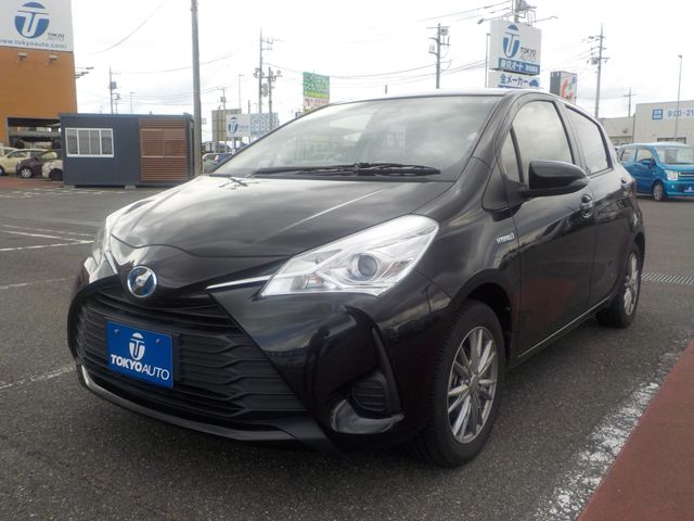 TOYOTA VITZ HYBRID 2017