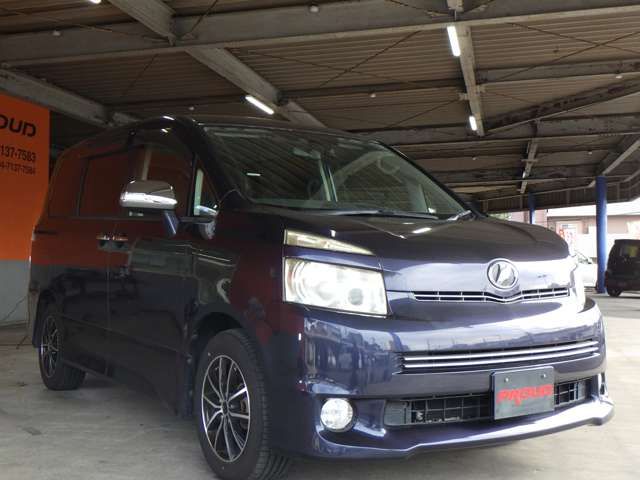 TOYOTA VOXY 2009