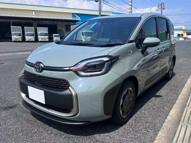 TOYOTA SIENTA HYBRID 2024