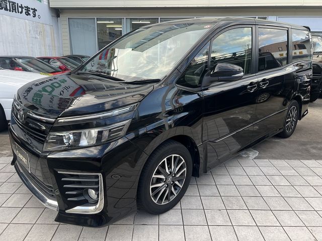 TOYOTA VOXY 2014