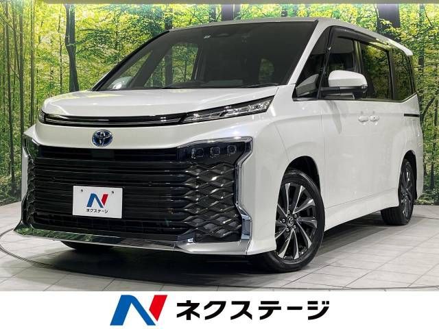 TOYOTA VOXY HYBRID 2022