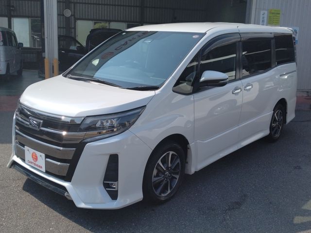 TOYOTA NOAH 2018