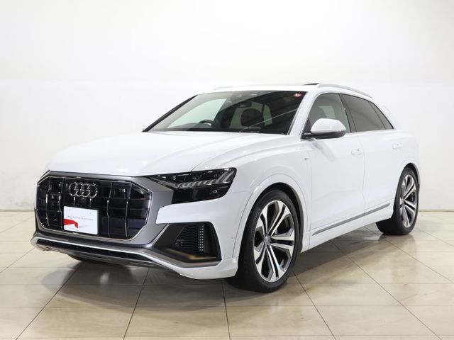 AUDI Q8 2020