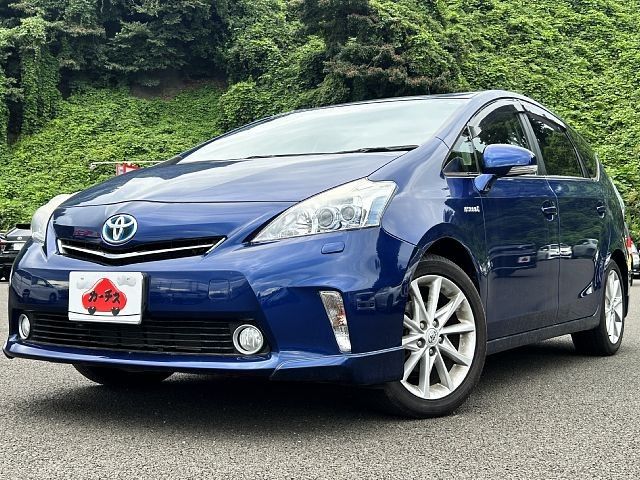 TOYOTA PRIUS ALPHA 2013