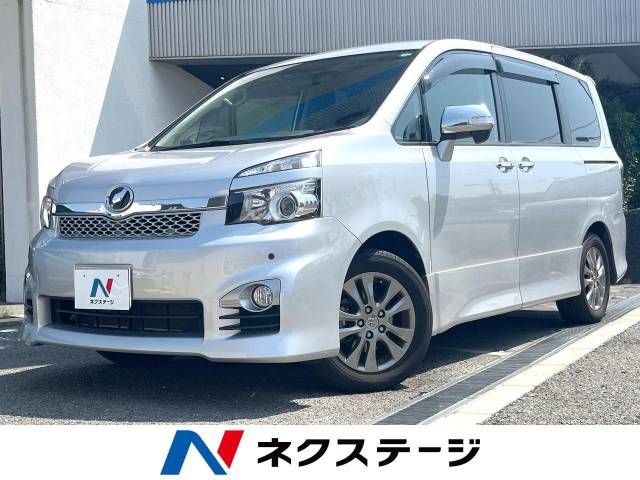 TOYOTA VOXY 2011