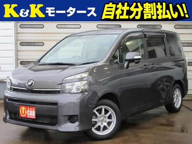 TOYOTA VOXY 2013