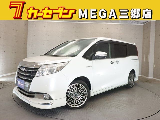 TOYOTA NOAH HYBRID 2015