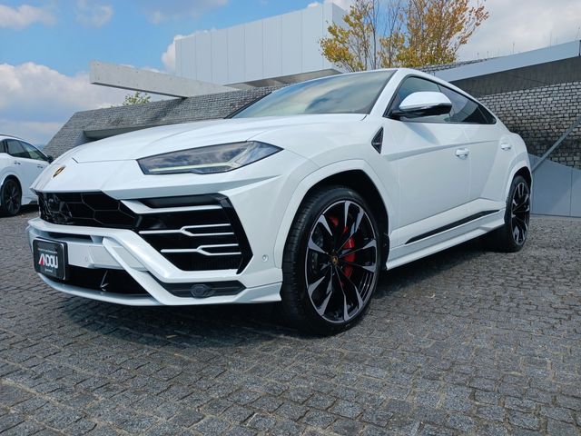 LAMBORGHINI URUS 2023