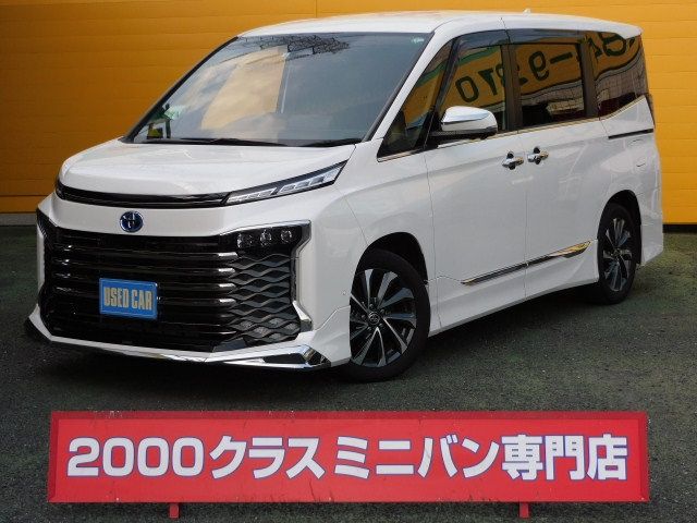 TOYOTA VOXY HYBRID 2022