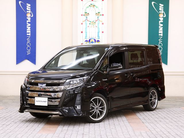 TOYOTA NOAH HYBRID 2017