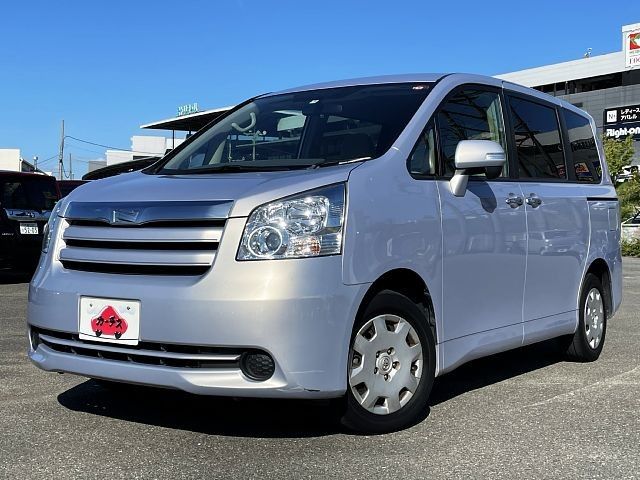 TOYOTA NOAH 2009