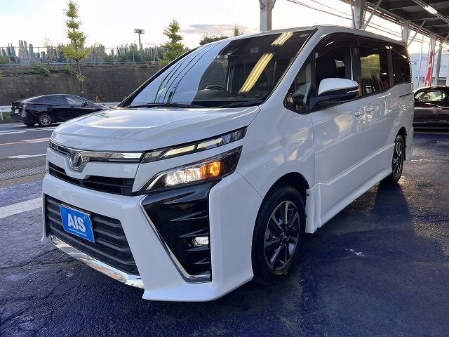 TOYOTA VOXY 2018