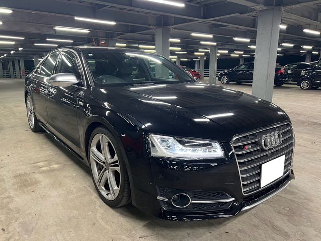 AUDI S8 2015