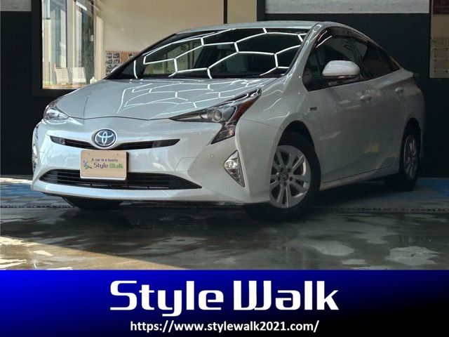 TOYOTA PRIUS 2016