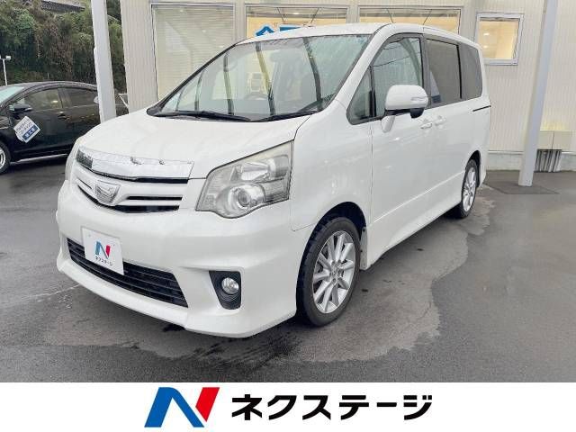 TOYOTA NOAH 2013