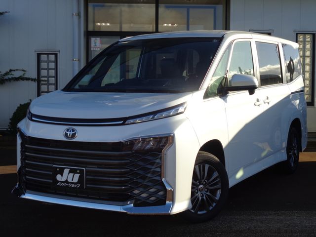 TOYOTA VOXY 4WD 2023