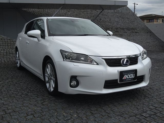 TOYOTA LEXUS CT200h 2011