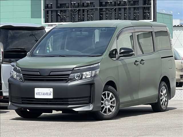 TOYOTA VOXY 2014