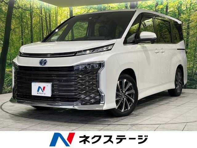 TOYOTA VOXY HYBRID 2022