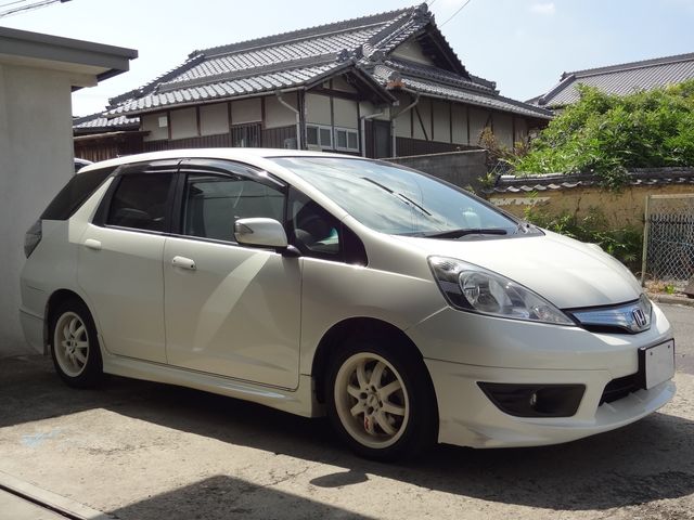 HONDA FIT SHUTTLE HYBRID 2011