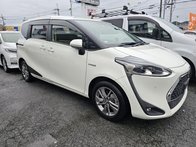 TOYOTA SIENTA HYBRID 2019