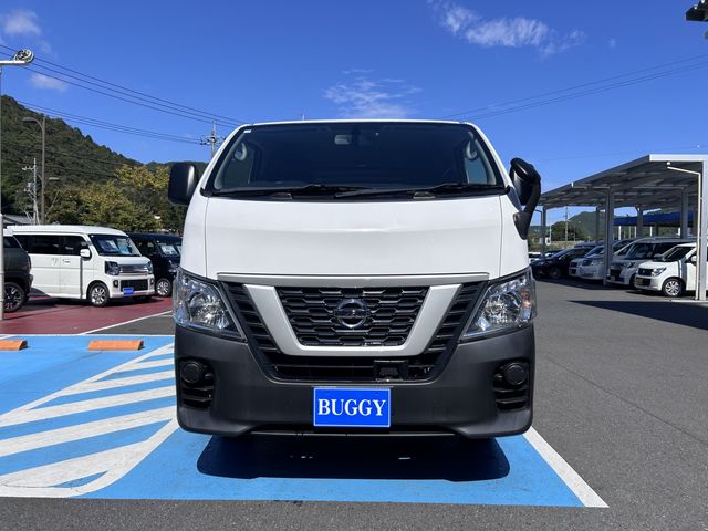 NISSAN NV350 CARAVAN 2017