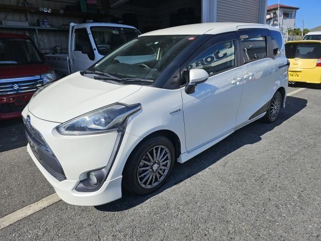 TOYOTA SIENTA HYBRID 2017