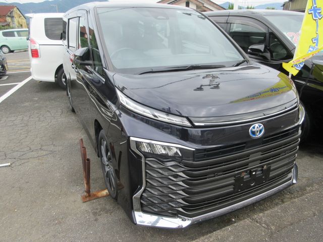 TOYOTA VOXY HYBRID 2022