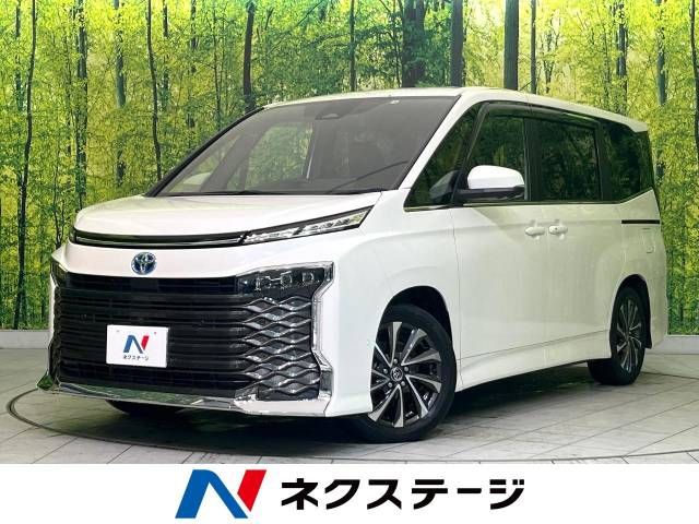 TOYOTA VOXY HYBRID 2022