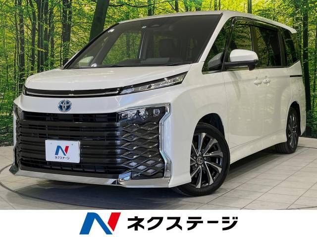 TOYOTA VOXY HYBRID 2022