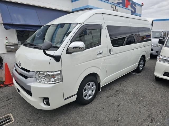 TOYOTA HIACE COMMUTER 2019