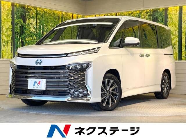 TOYOTA VOXY HYBRID 2022